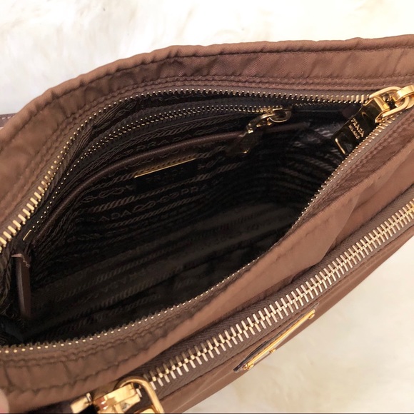 ❌SOLD❌ 🖤 PRADA Nylon Crossbody w/ Gold Hardware - Picture 5 of 7